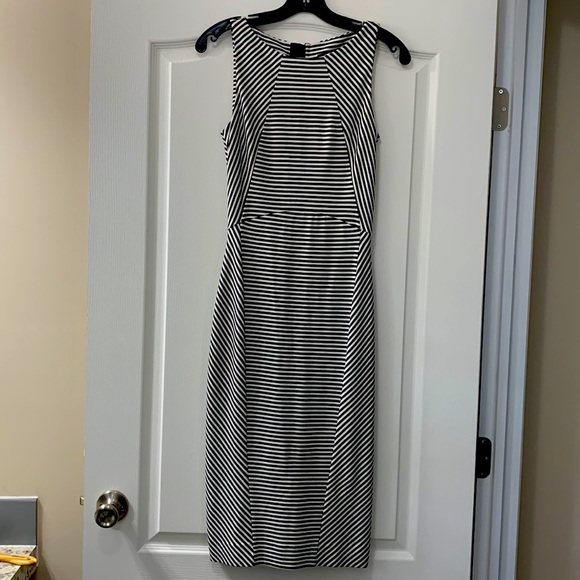Banana Republic Black & White Striped Knit Dress size 0. - Picture 1 of 7